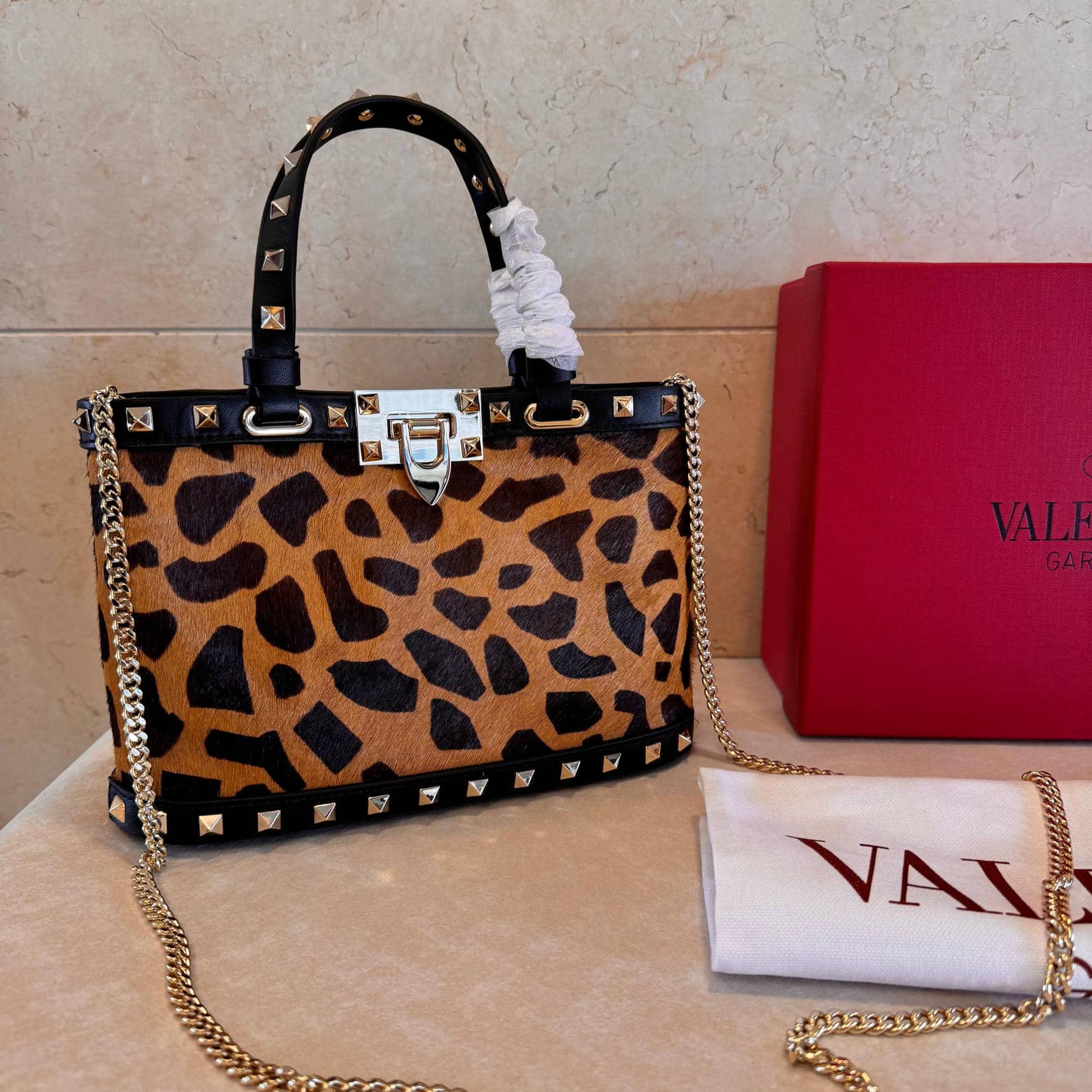 014-Tote Garavani Rockstud